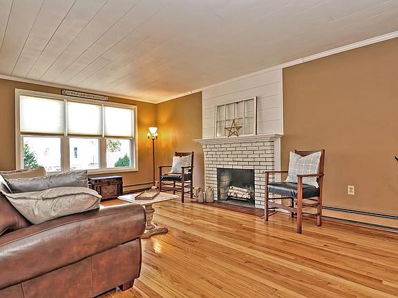 5th image of 8 Hillcrest Dr