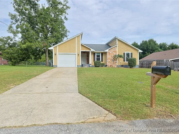 6346 Hawfield Dr, Fayetteville, NC 28303
