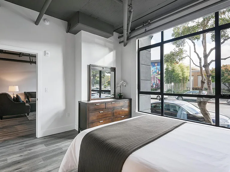 2000 Post — Photo 10