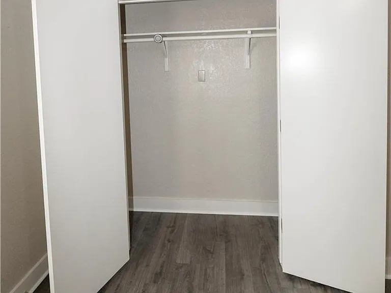 1302 Danbury Sq #A — Photo 31