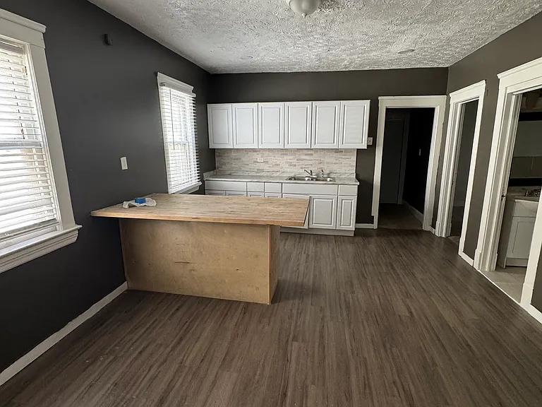 10209 Elwell Ave — Photo 7