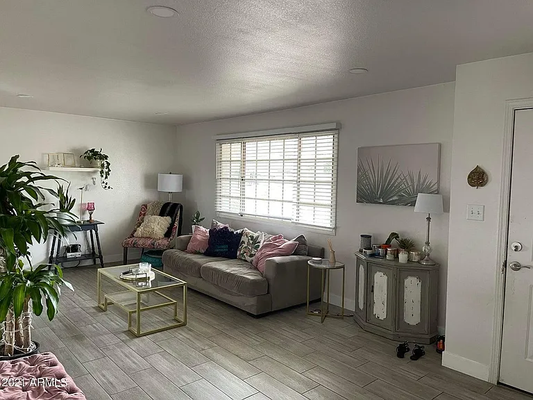 1131 E Marigold Ln — Photo 18