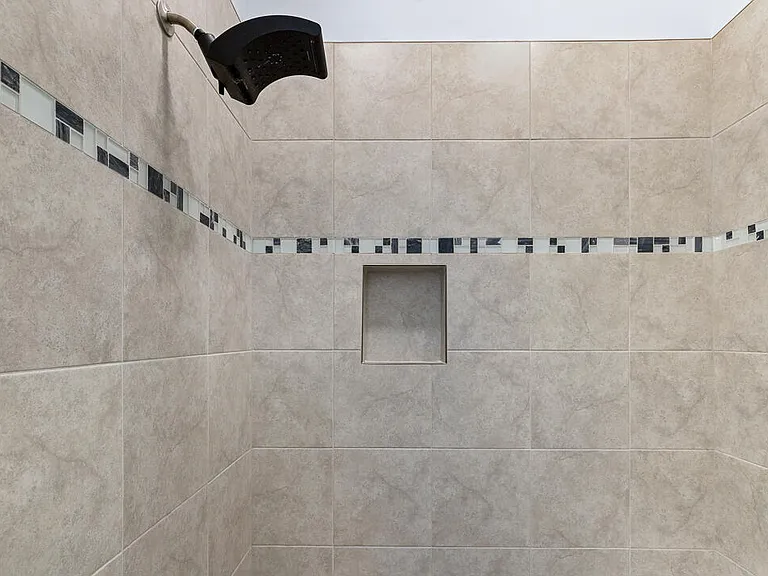 2590 Bella Vista Cir — Photo 16