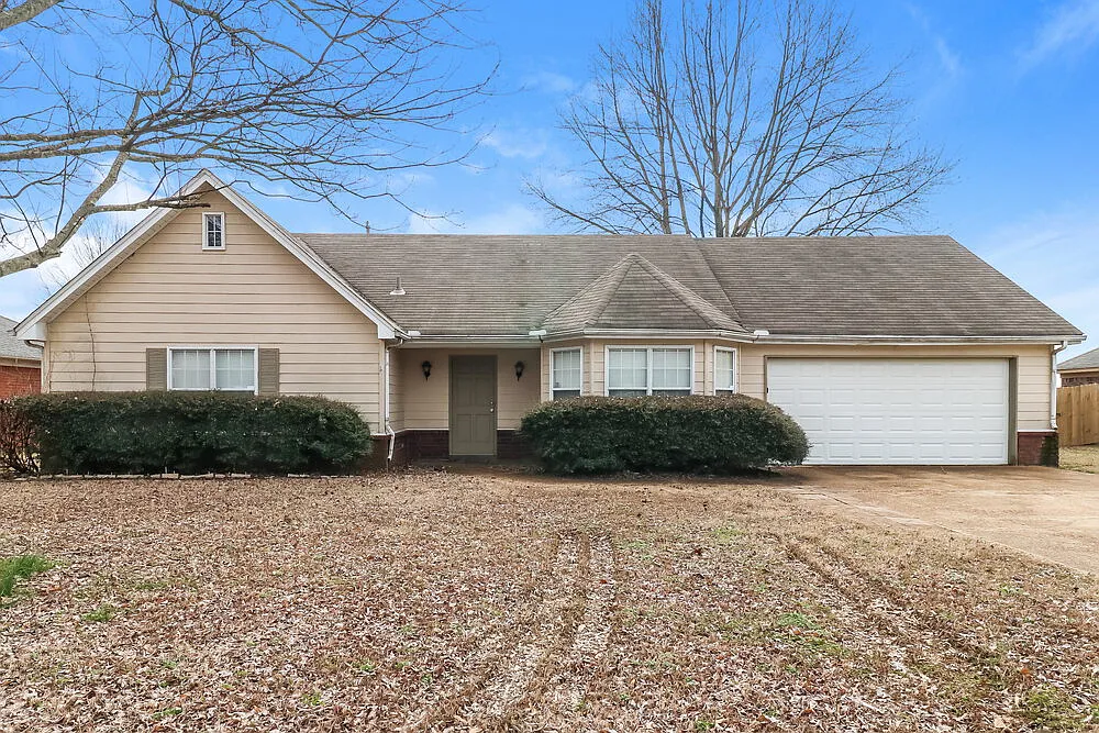 3 bed, 2.0 bath, 1352 sqft, $1,825 — Photo 1