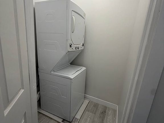 5th image of 639 S 32nd St #1