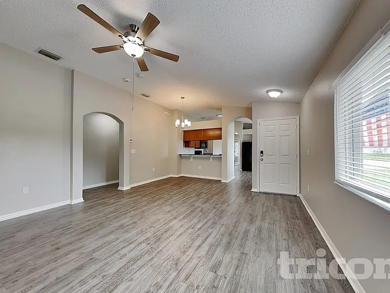 11759 Lynmoor Dr — Photo 3