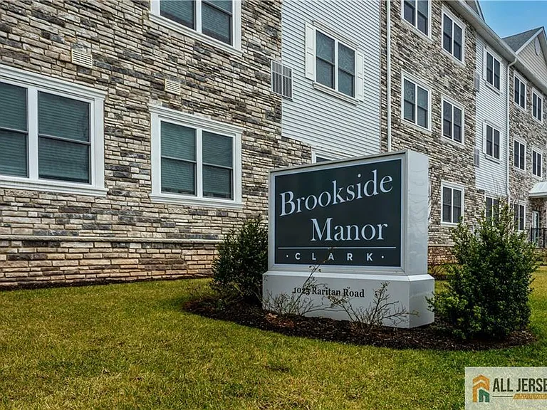 1025 Raritan Rd #201 — Photo 1