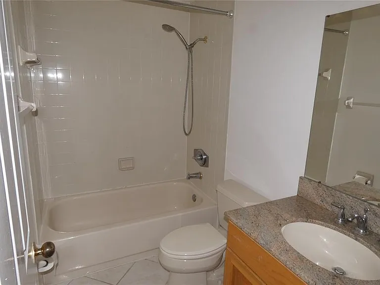 617 Segovia Ct NE — Photo 18
