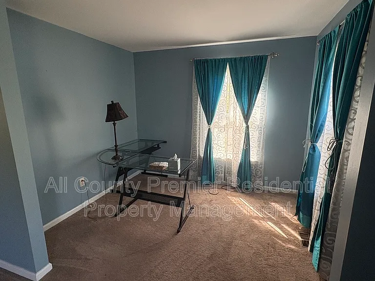 74 Oxford Ct — Photo 12