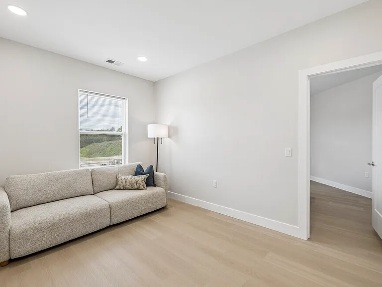 Crest + Den - 2BR, 2BA - 1,520SF-Den