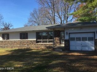 209 Lynne Ln, Carterville, IL 62918