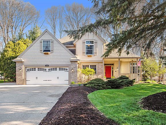 5th image of 1364 E Shorewood Dr