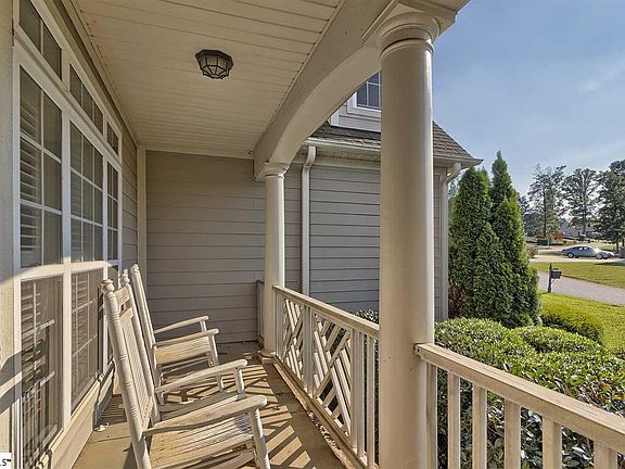 2nd image of 38 Thornbriar Ct