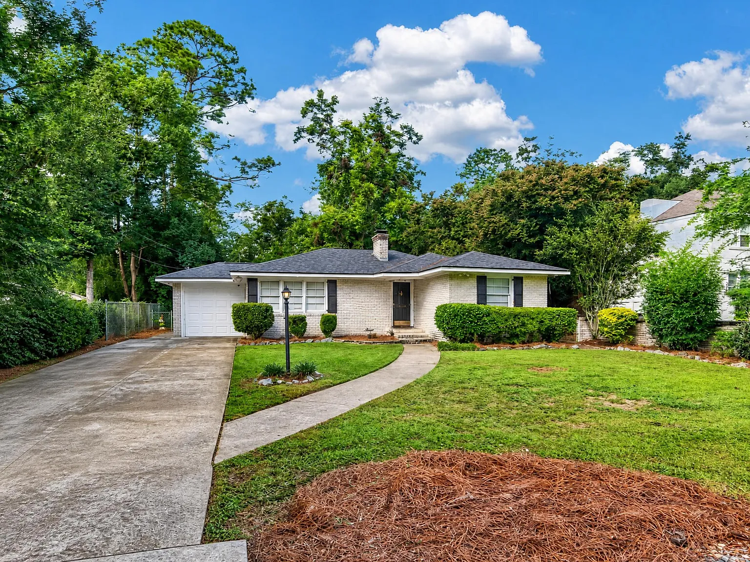 3 bed, 1.5 bath, 1324 sqft, $1,900 — Photo 3