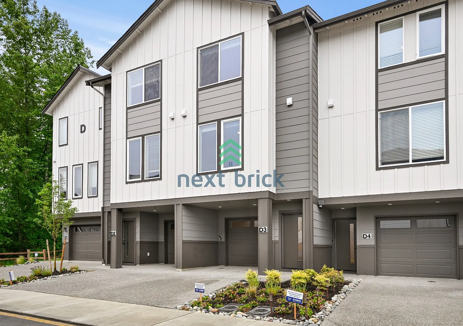 Spacious 3-Bedroom Townhouse Retreat with 3 Full Baths in Bothell - 1,551 Sq. Ft. of Modern Comfort! — Photo 1