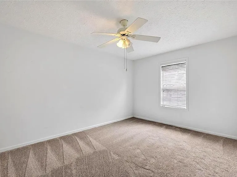 4502 Legend Hollow Ln — Photo 28