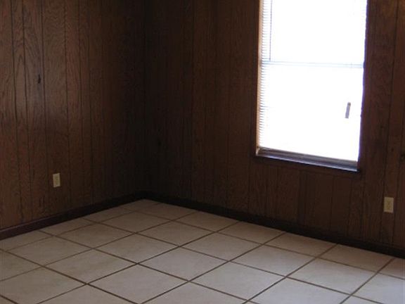 3rd image of 905 Calhoun Ave #A & B