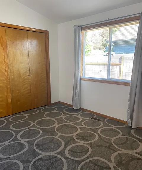 1135 NE Conser Pl — Photo 11