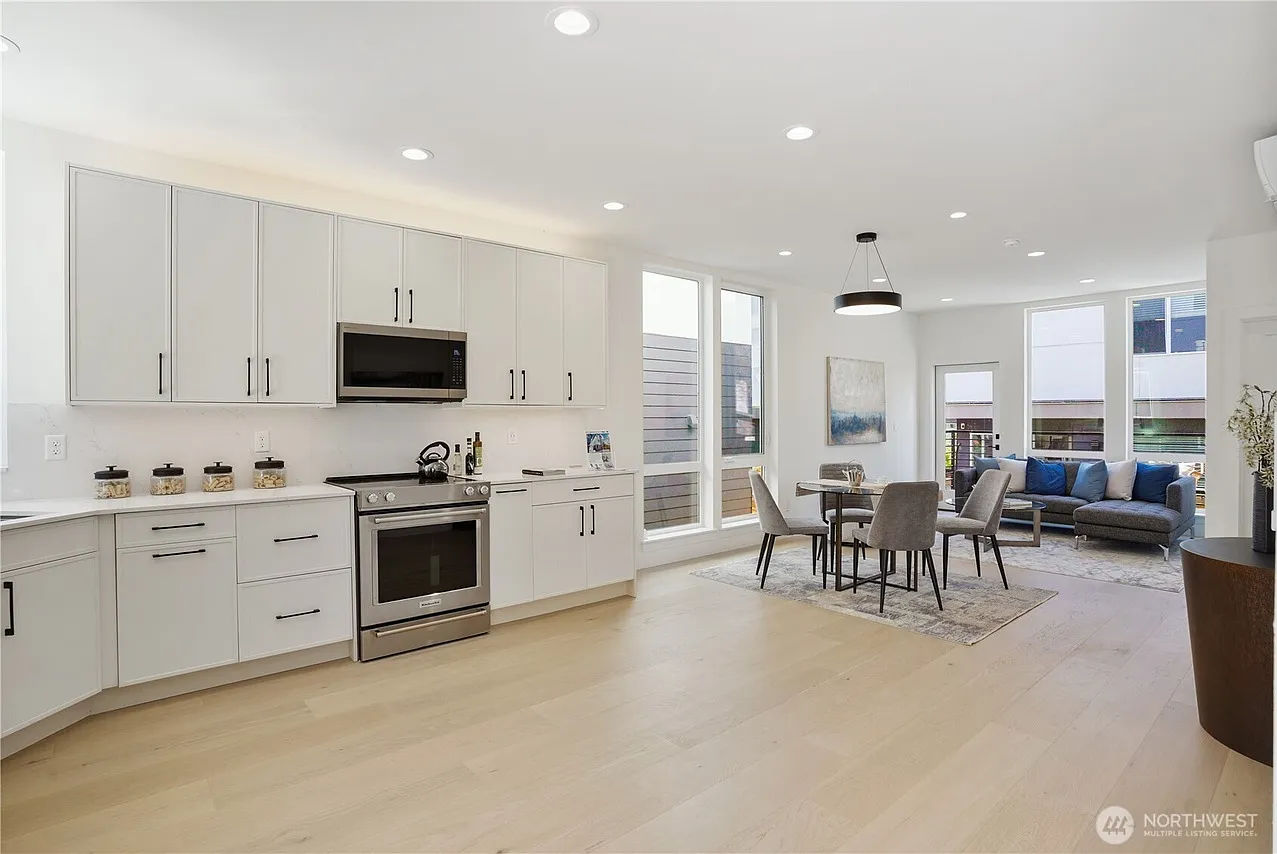 3 bed, 1817 sqft, $4,095 — Photo 4
