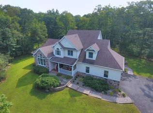 400 Sandspring Rd, Wilkes Barre, PA 18702