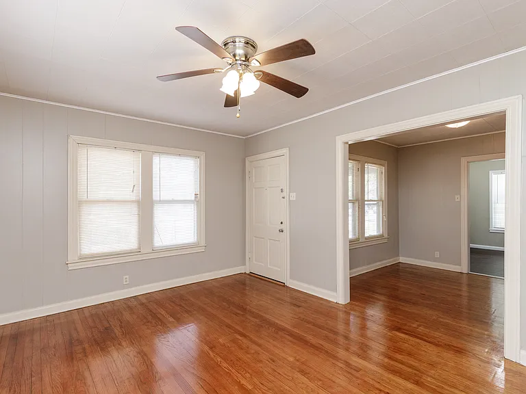 2822 Sarita St — Photo 15