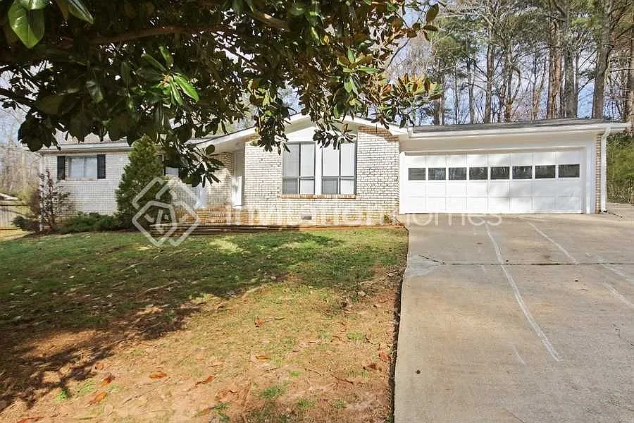 3572 Vicki Ln