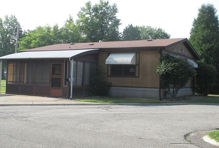 1st image of 13 Hawthorn Dr #13