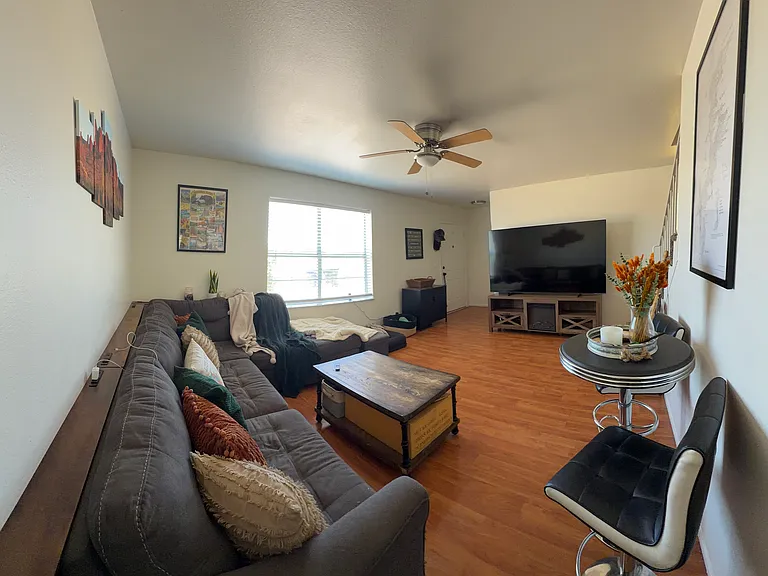 121 E 14th Pl #2 — Photo 6
