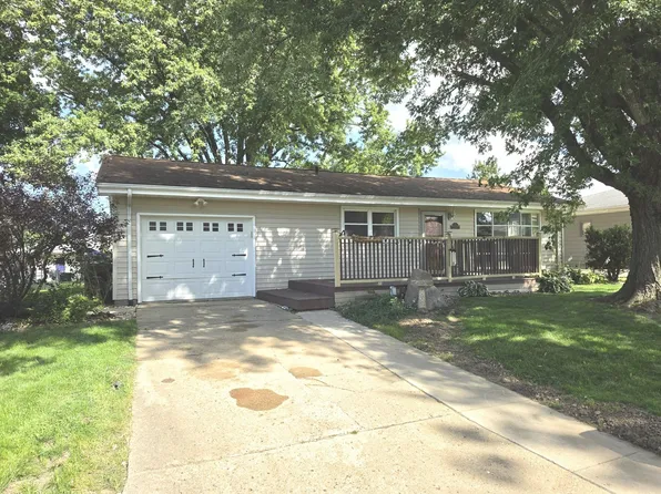1524 Julie Dr, Bloomington, IL 61701