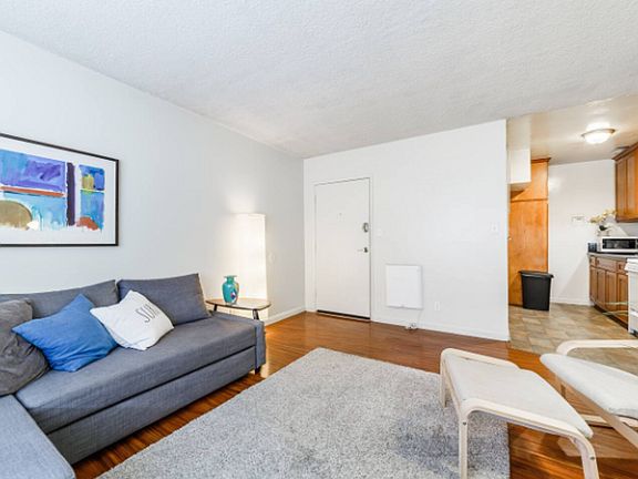 3rd image of 2618 Ellendale Pl #6