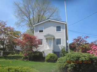 18 Lake Shore Dr, Mahopac, NY 10541