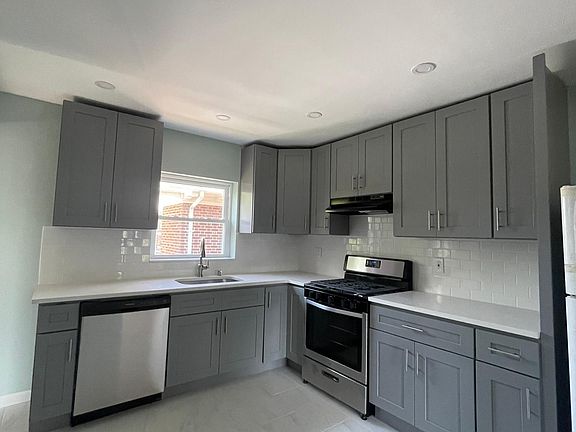 5th image of 83-78 Daniels St