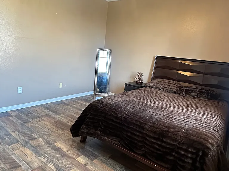 1305 Util Cir — Photo 9