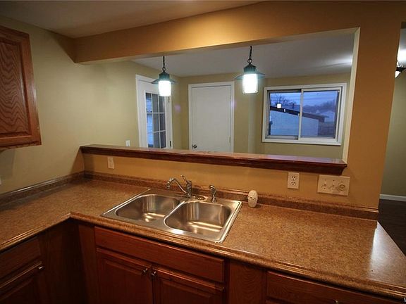3rd image of 29 Elaine Ct