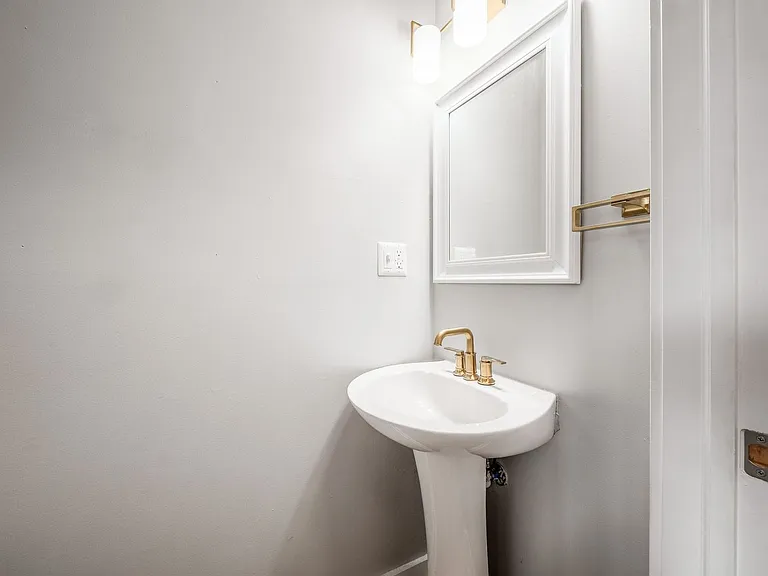 1246 S Washington Ave — Photo 16