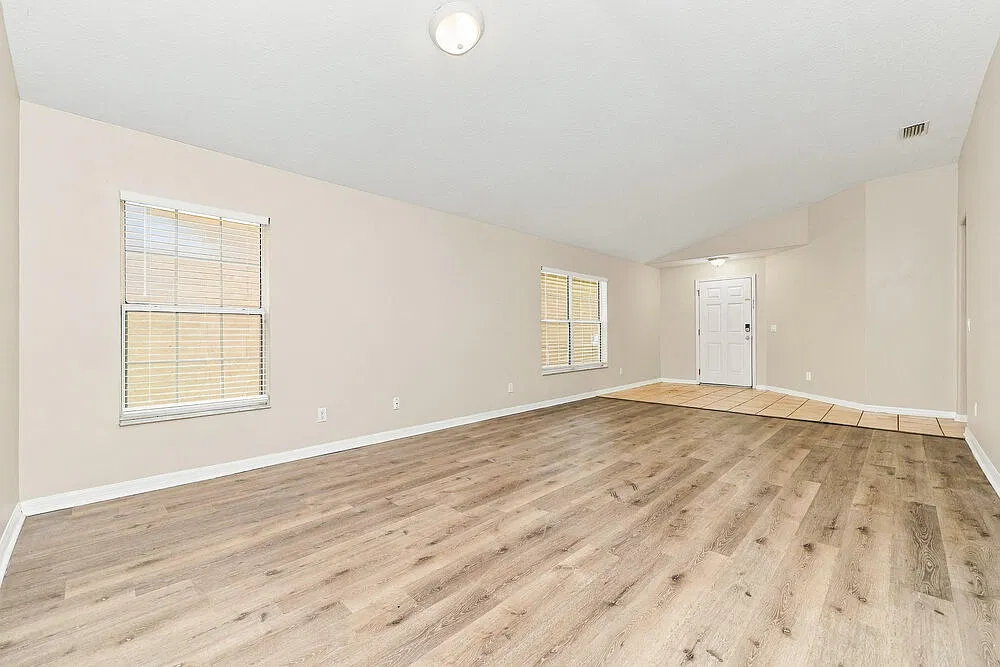 4 bed, 2.0 bath, 1930 sqft, $2,035 — Photo 4