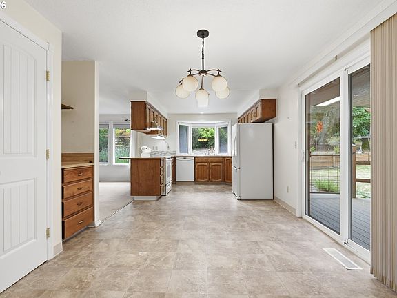 4th image of 28722 SW Wildhaven Ln