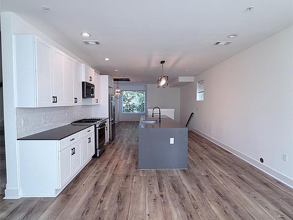 4th image of 1417 Kramer Ln Unit 23