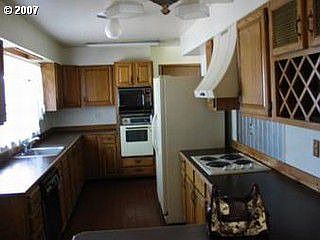 2nd image of 17595 SE Kirkwood Rd