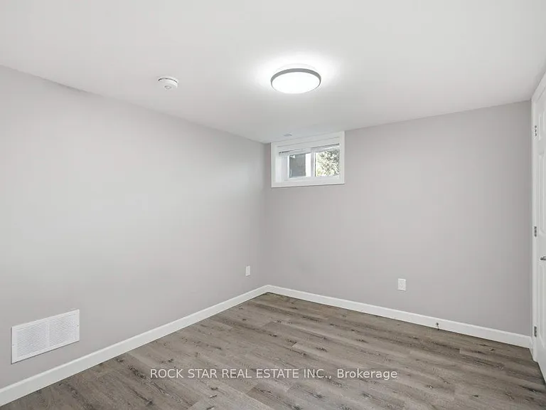 43 Maitland St #LOWER — Photo 14