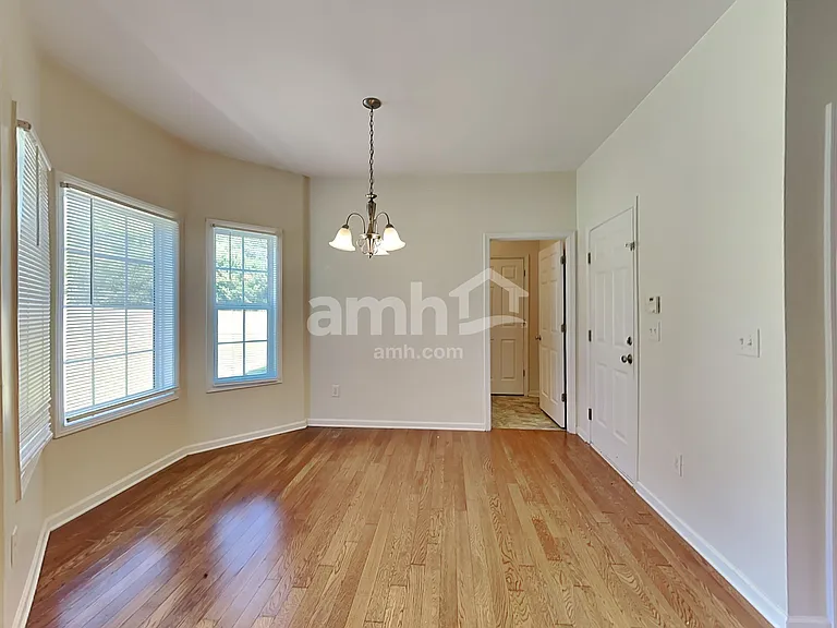 35 Hampton Pl — Photo 6