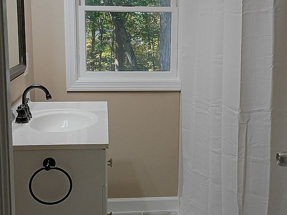 3rd image of 49 Birdsey Avenue