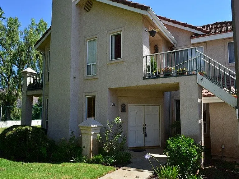 425 Huyler Ln #D — Photo 1