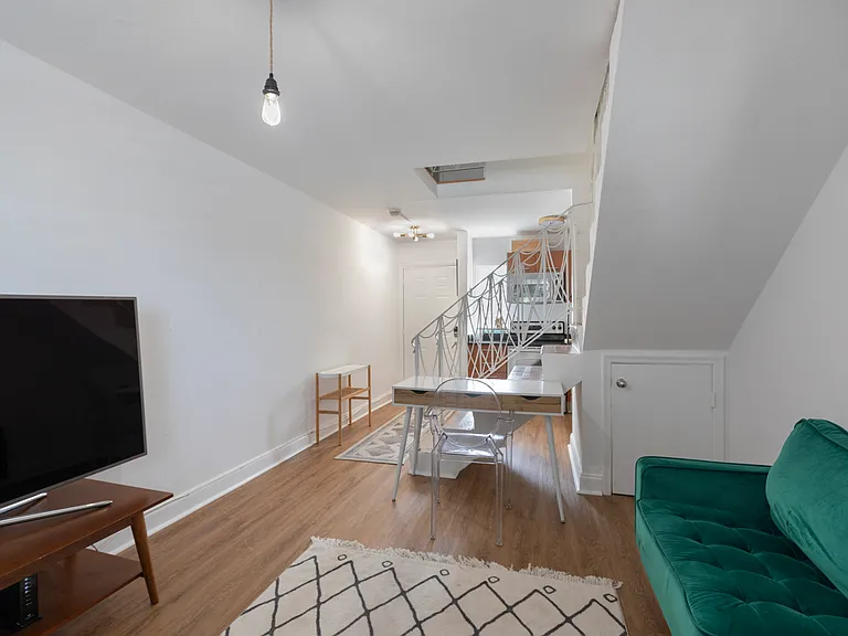 421 NE 68th St #7 — Photo 2
