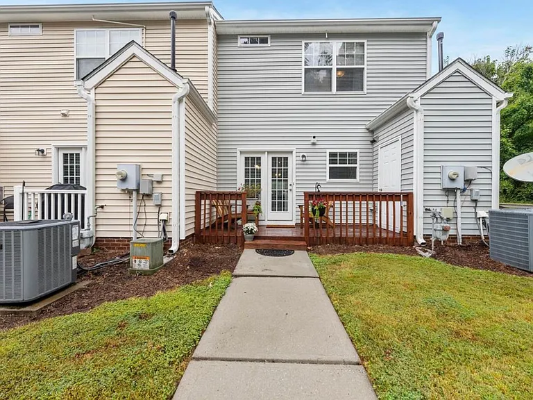 619 Laurens Way — Photo 3