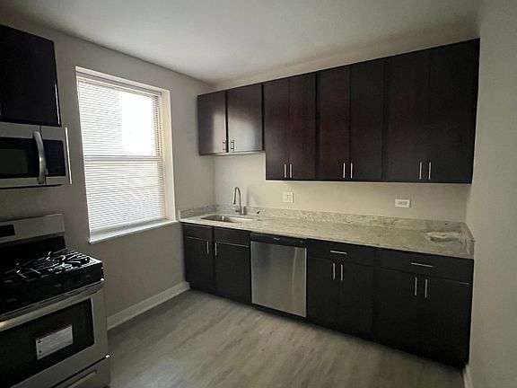 2nd image of 4915 N Whipple St #1B