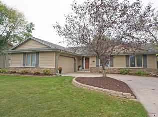N76W15909 Countryside Dr, Menomonee Falls, WI 53051