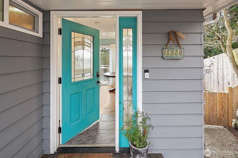 5th image of 15828 25th Avenue SW