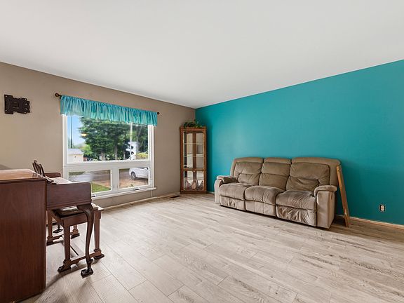 5th image of 1686 Sherwood Ave