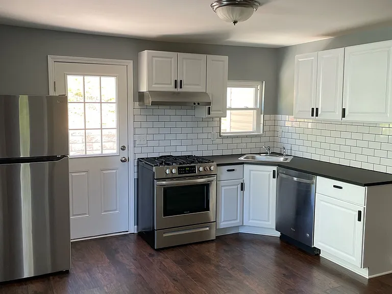 1142 Boni Dr — Photo 3
